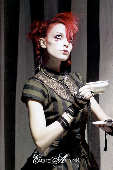 elizabeth secondbloody mary amber awesome leahmouse awesome goth youtube vlogger elizabeth secondbloody mary amber awesome leahmouse awesome goth youtube vlogger