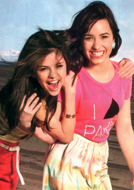 pictures of selena gomez and demi. Selena Gomez amp; Demi Lovato