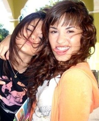 Demi Lovato vs Selena Gomez