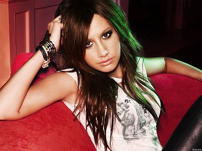 Ashley Tisdale je STAR Photo was added by Selena592 Photo no 1 4