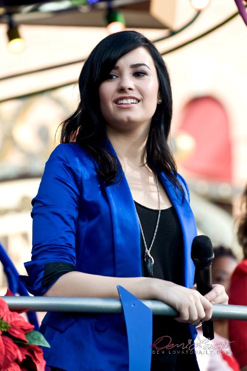 Demi lovato wonderful christmas time mp3