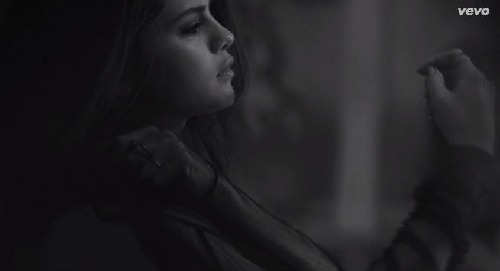 Selena Gomez (fotka z videa) - The Heart Wants What It Wants
