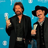 Brooks And Dunn - The Cowboy Rides Away - lyrics