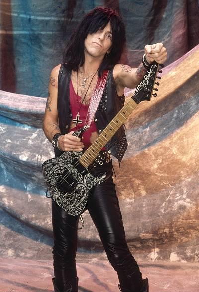 L.A. Guns photo - Tracii Guns