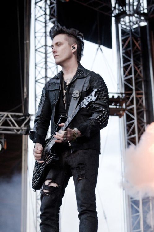 Synyster Gates photo