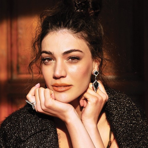 Ivi Adamou photo