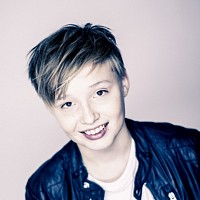 Isac Elliot - First Kiss - Lyrics 